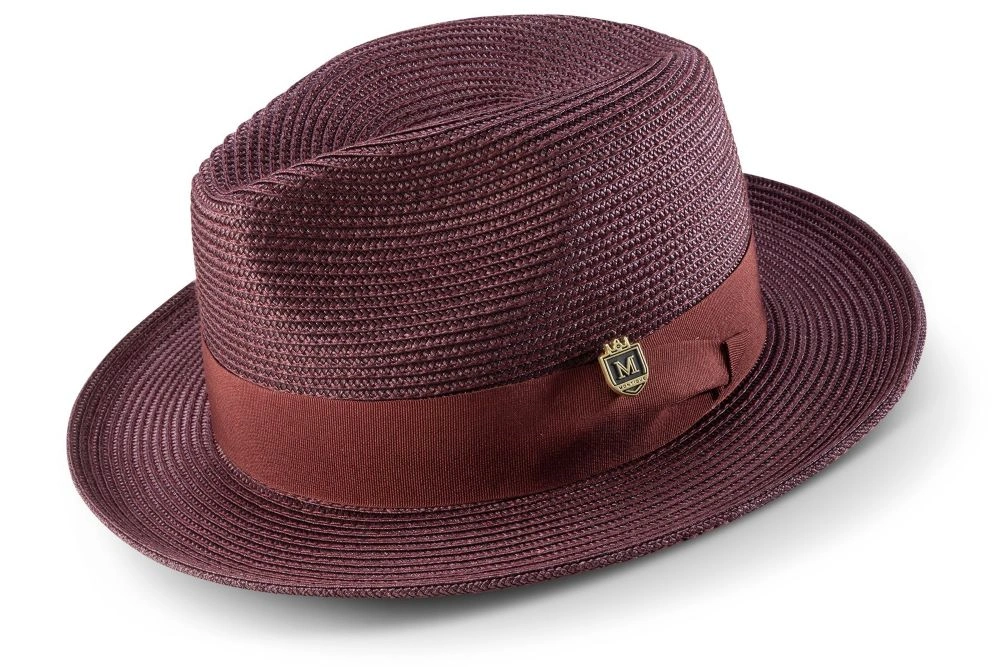 Stilvoller Fedora Hut aus Weinrot, geflochten und mit passendem Grosgrain-Band – Dein neuer Lieblingsbegleiter!